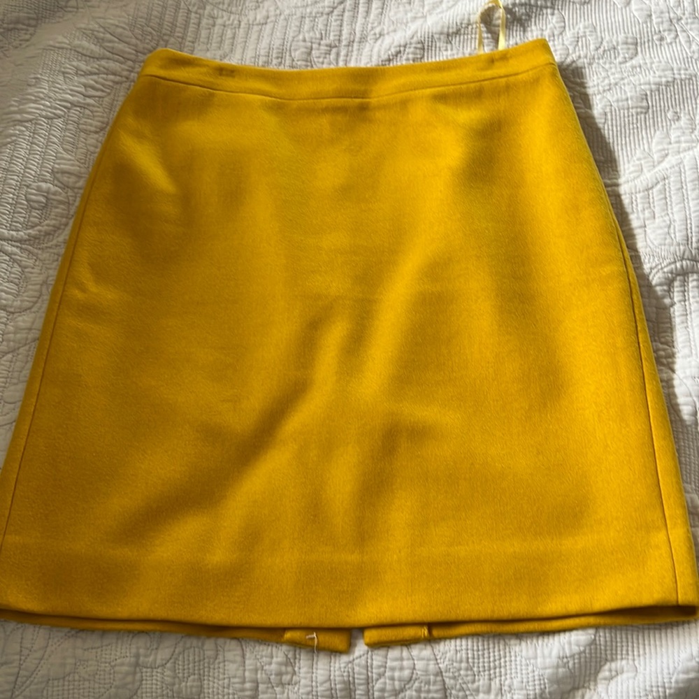 Yellow pencil skirt